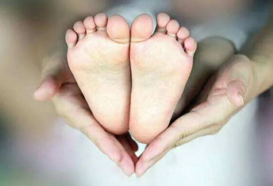 給小孩做親子鑒定需要什么樣本？采集口腔拭子嗎？